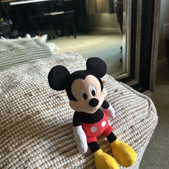 Disney - Miniature Mickey Mouse - super cute! - Picture 4 of 7